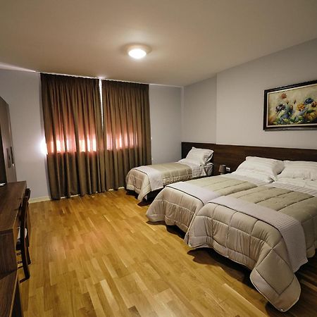 In Center Hotel Tirana Exterior foto
